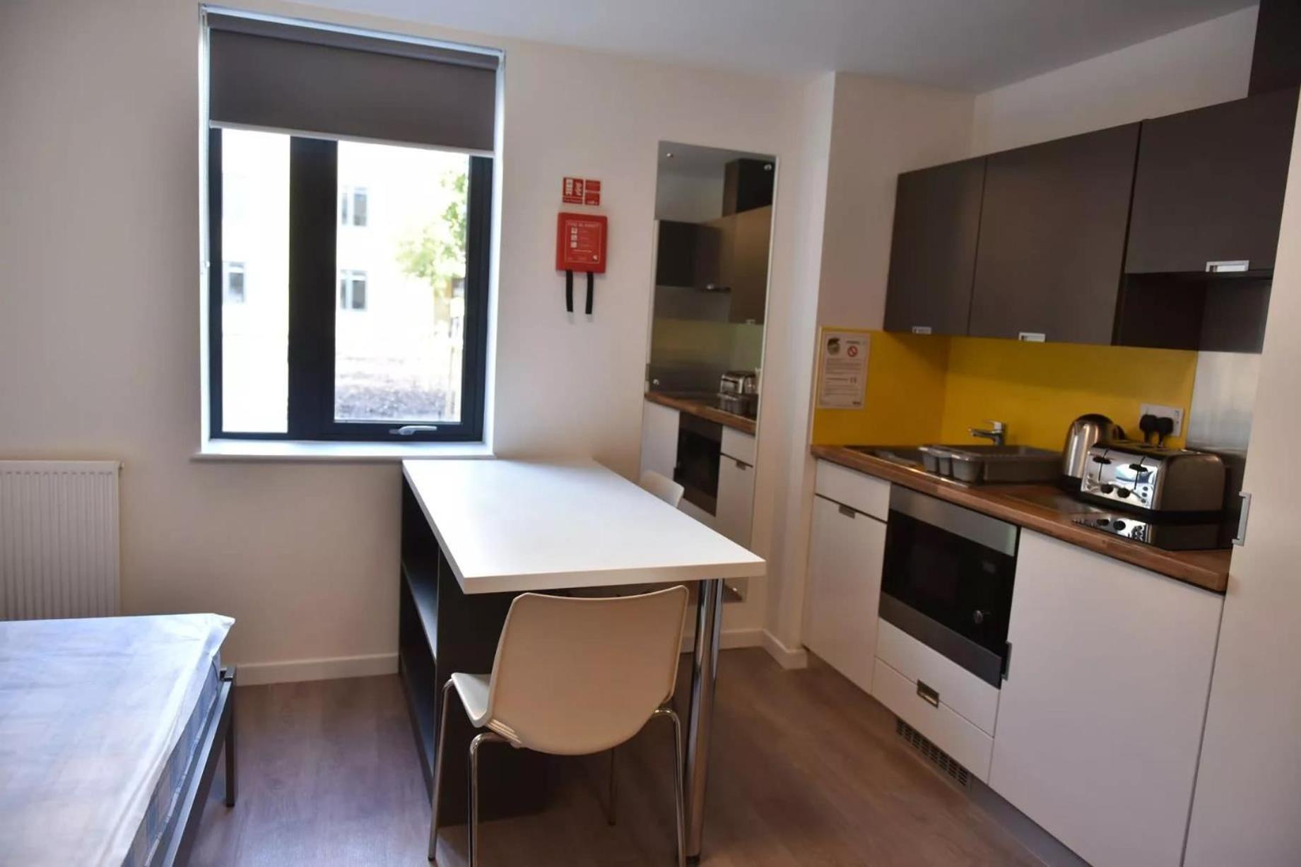 Pittville Student Village In Cheltenham チェルトナム エクステリア 写真