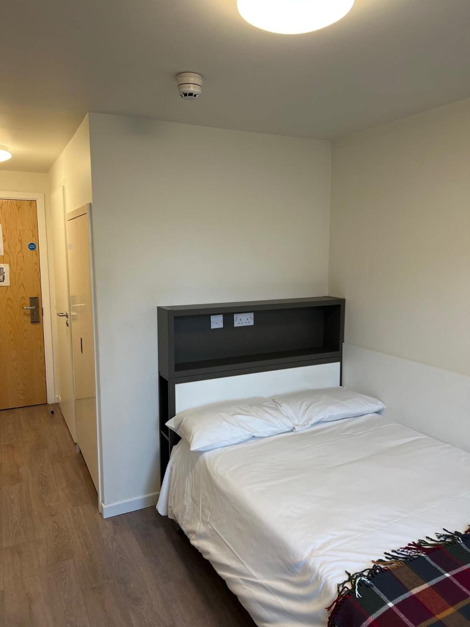 Pittville Student Village In Cheltenham チェルトナム エクステリア 写真